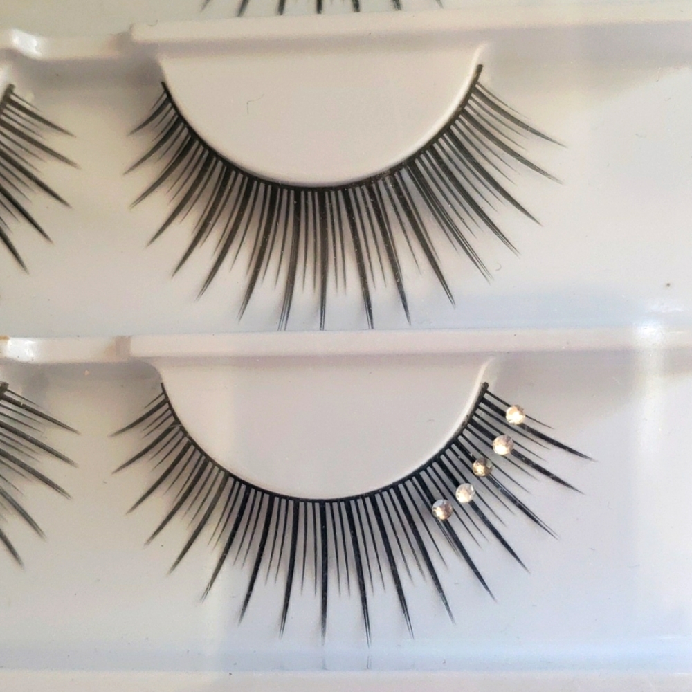 6 pairs of new eye lashes (variety)